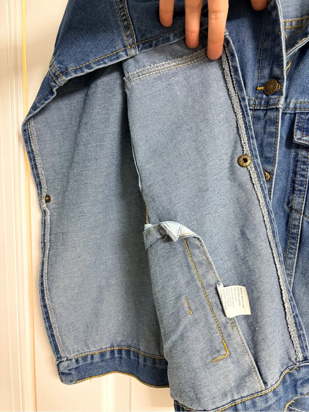Cap sleeve Jean jacket with side snaps. - Picture 6 of 6